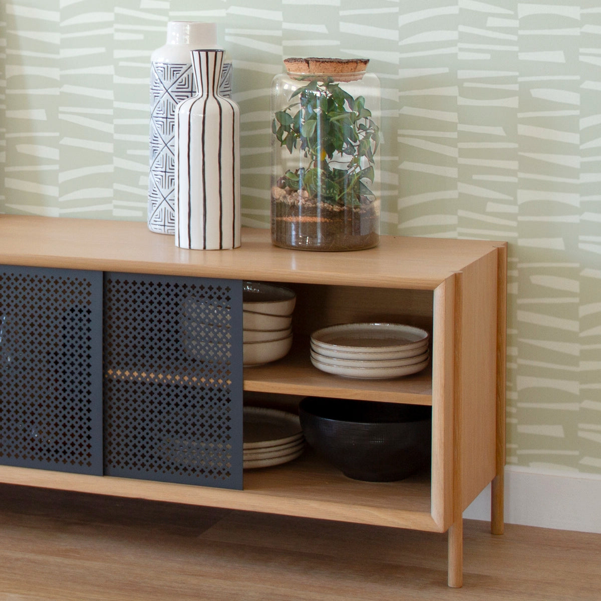 Buffet Gabin 162cm avec tiroirs, chêne naturel, métal gris ardoise mat