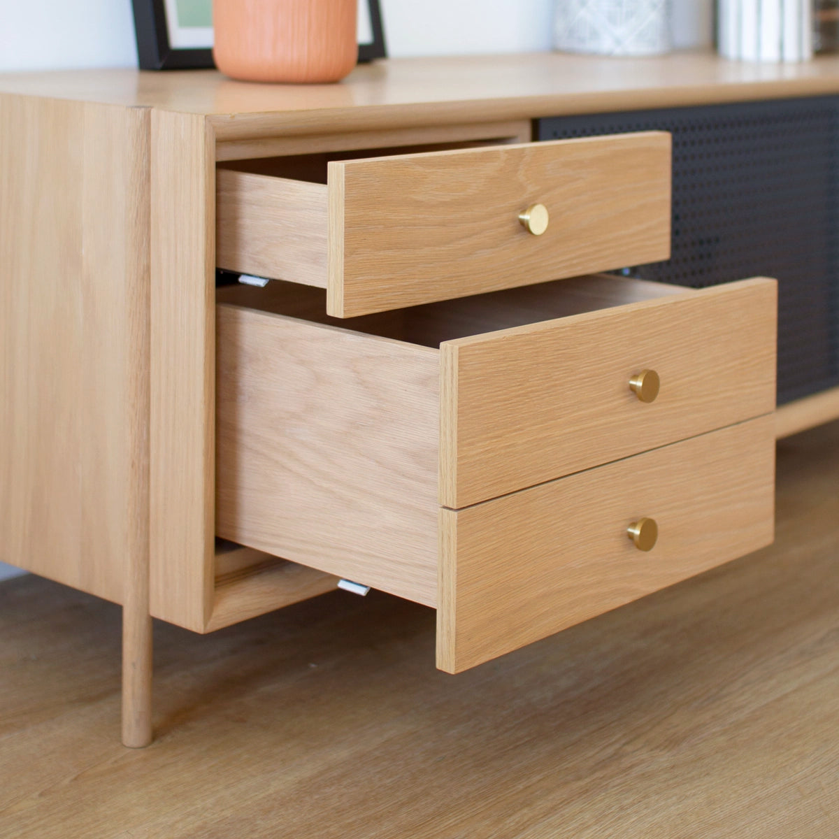 Buffet Gabin 162cm avec tiroirs, chêne naturel, métal gris ardoise mat