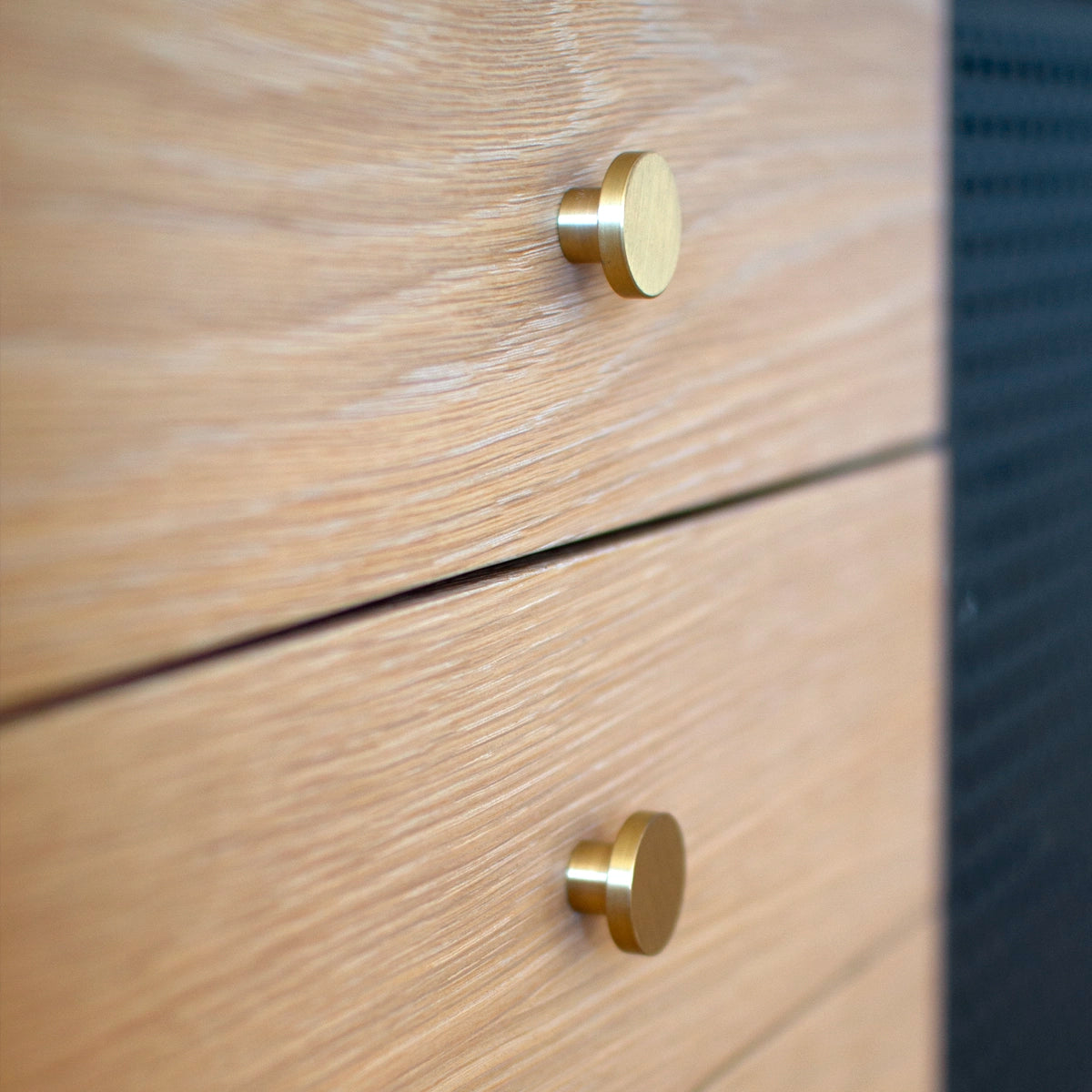 Buffet Gabin 162cm avec tiroirs, chêne naturel, métal gris ardoise mat