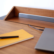 Bureau Honoré, noyer, laqué gris ardoise