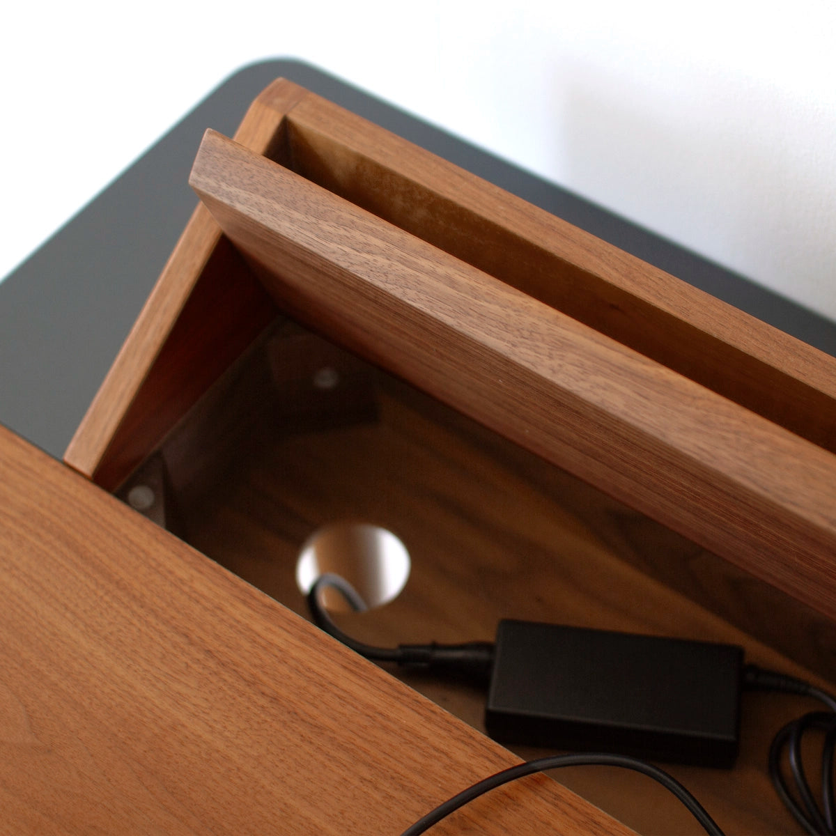 Bureau Honoré, noyer, laqué gris ardoise