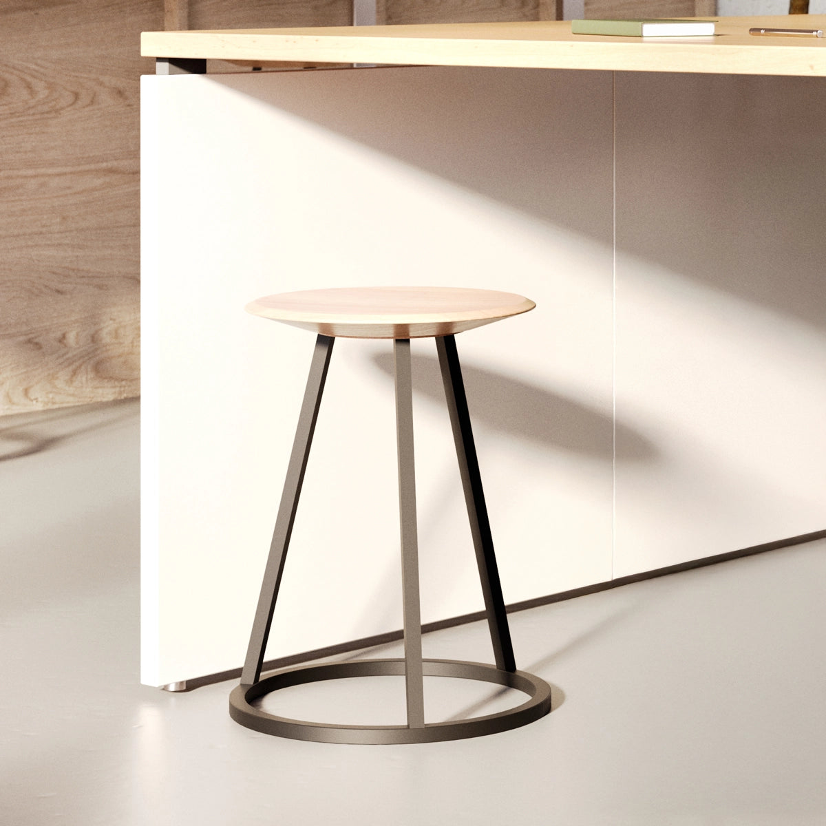 Tabouret Gustave 45cm, frêne naturel, métal gris ardoise