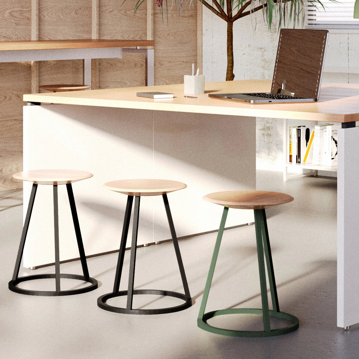 Tabouret Gustave 45cm, frêne naturel, métal vert cendré