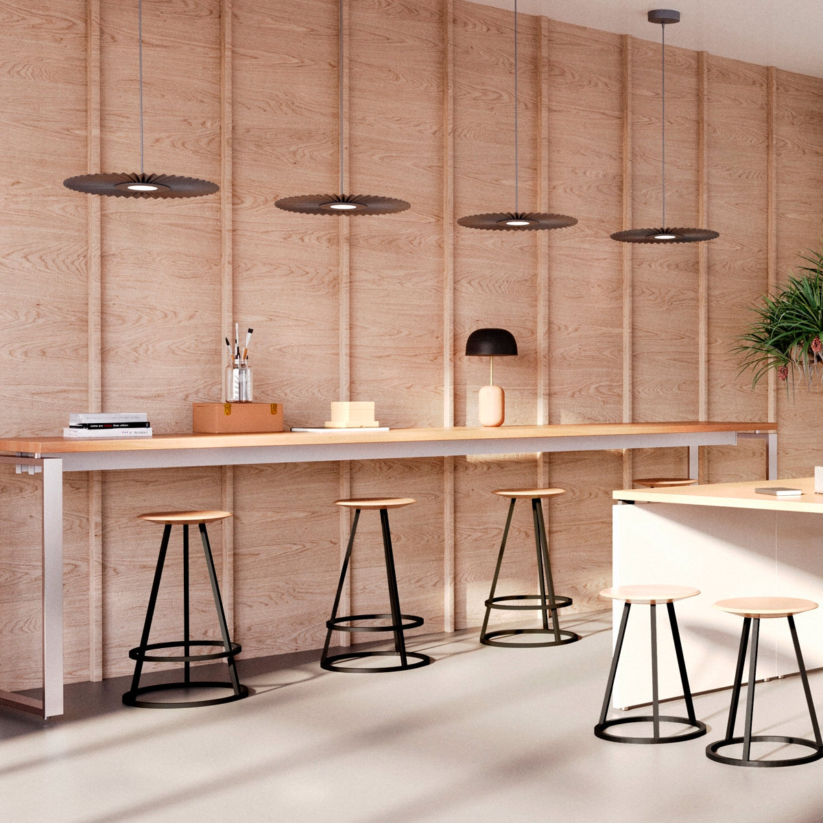 Tabouret haut Gustave 65cm, frêne naturel, métal noir