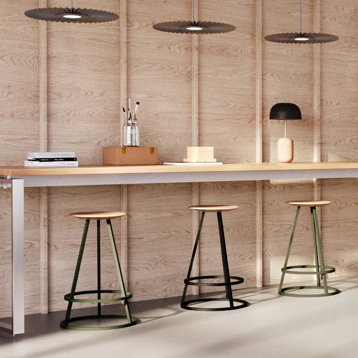 Tabouret haut Gustave 65cm, frêne naturel, métal vert cendré