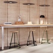 Tabouret haut Gustave 65cm, frêne naturel, métal vert cendré