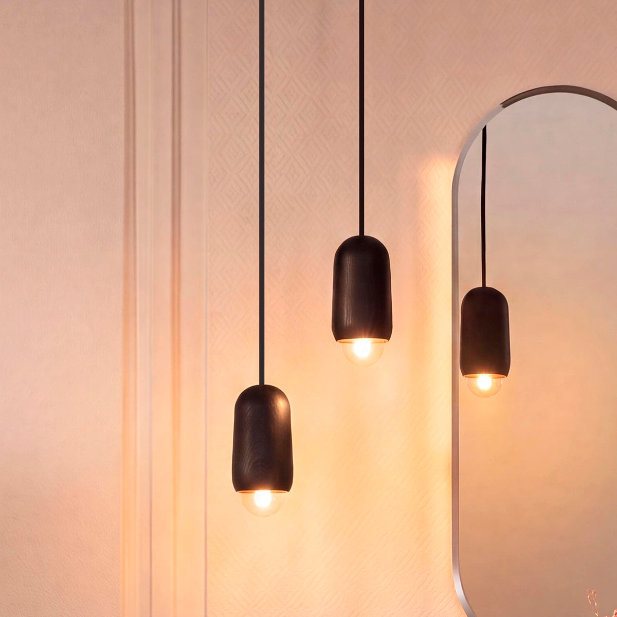 12010723642_SUSPENSION_LUCE_SMALL_FRENE_PEINT_NOIR_AMBIANCE_1.webp