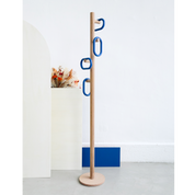 fernand portemanteau chene bleu electrique 5